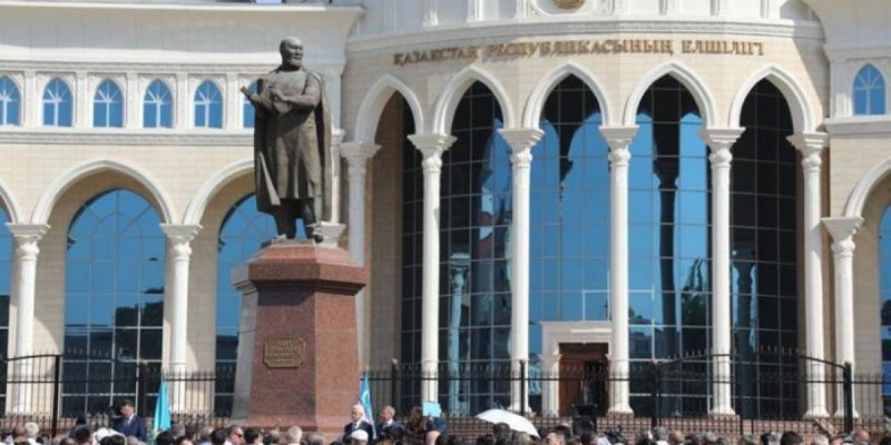 Ташкент төрінде Абайдың туған күні тойланып жатыр