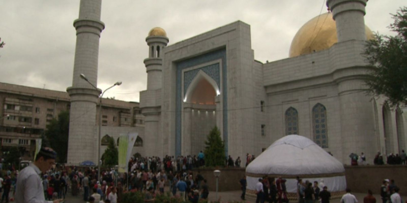 Алматылықтар Құрбан айт мерекесіне орай асық атудан жарысты
