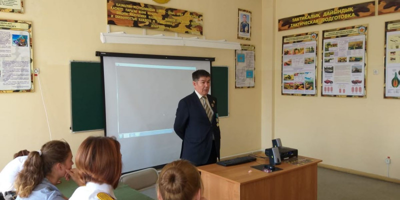 Алматы мектептерінде ерлік сабағы өткізілуде
