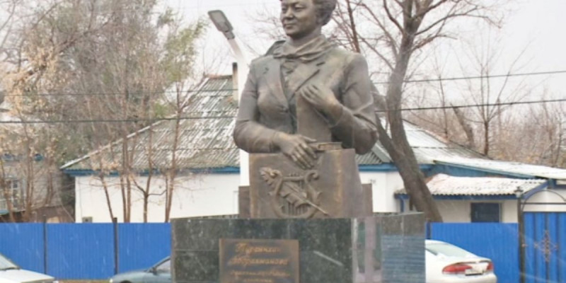 Қазақстанның халық жазушысы Т.Әбдірахмановаға ескерткіш қойылды