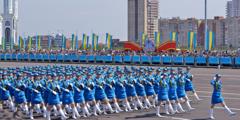 Құрлықта қайратты, аспанда айбатты