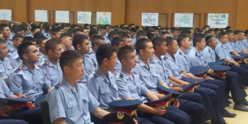 Полицейлерді даярлайтын оқу орындары қысқарады