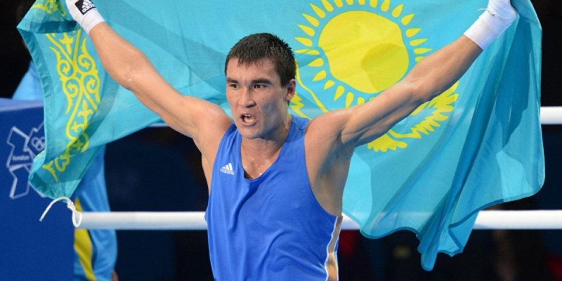 Ақан Сатаев боксшы Серік Сәпиев туралы фильм түсіріп жатыр