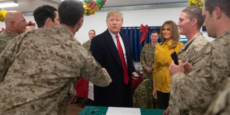 Дональд Трамп Ирактағы АҚШ әскери базасына барды