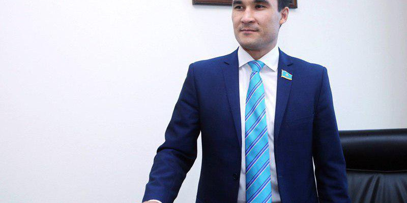 Серік Сәпиев депутаттықттан кетті