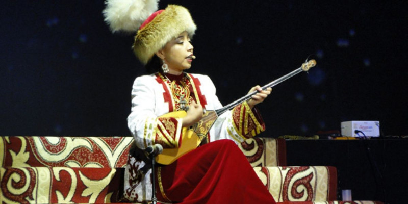 ҰЛЖАН – ӨЗБЕК ЕЛІНДЕ ӨТКЕН  ЖЫРШЫЛАР ФЕСТИВАЛІНІҢ  БАС ЖҮЛДЕСІН АЛДЫ