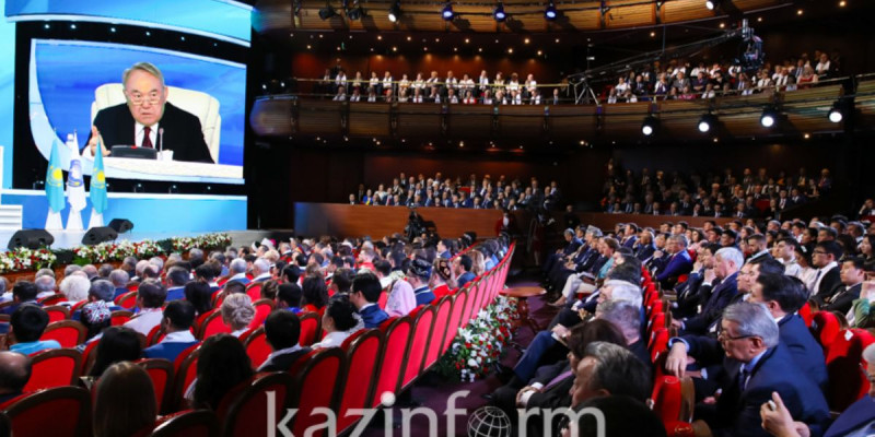 Нұрсұлтан Назарбаев: Қазақ тіліне деген құрметті байқап отырмыз
