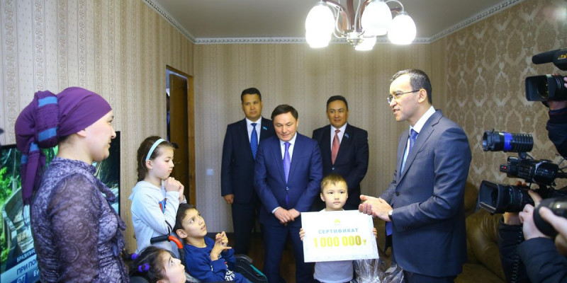 ХАЛЫҚТЫҢ МӘСЕЛЕСІН ШЕШУ – БАСТЫ МІНДЕТ