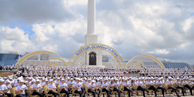 Домбыра үні күмбірлеген күн