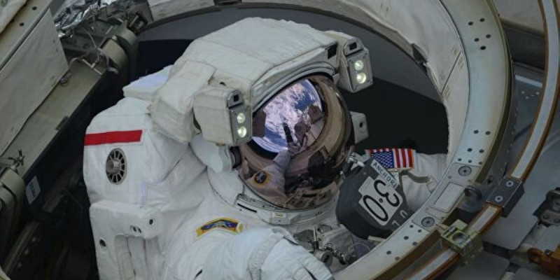 NASA астронавтары ашық ғарышқа шықты
