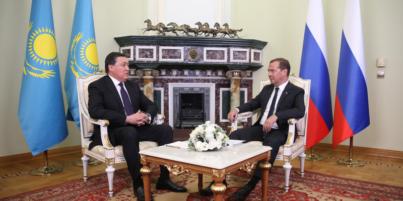 Асқар Мамин Татарстанда Дмитрий Медведевпен кездесіп, кәсіпорындарды аралады