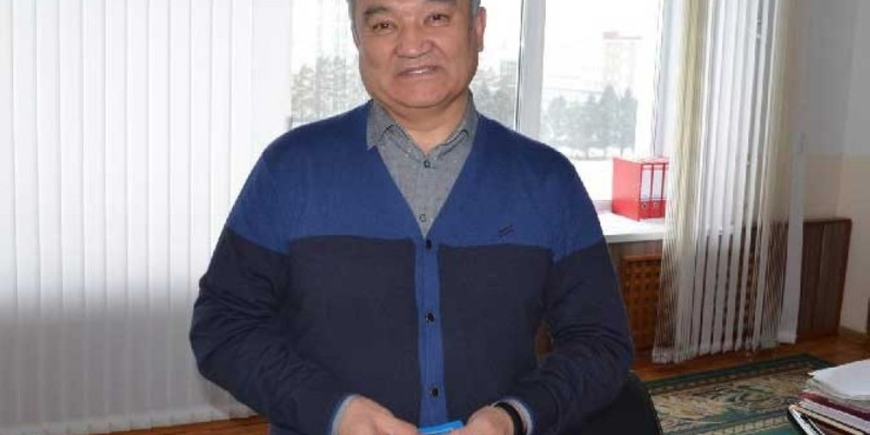 Семей әкімі қаланы велосипедпен аралауда