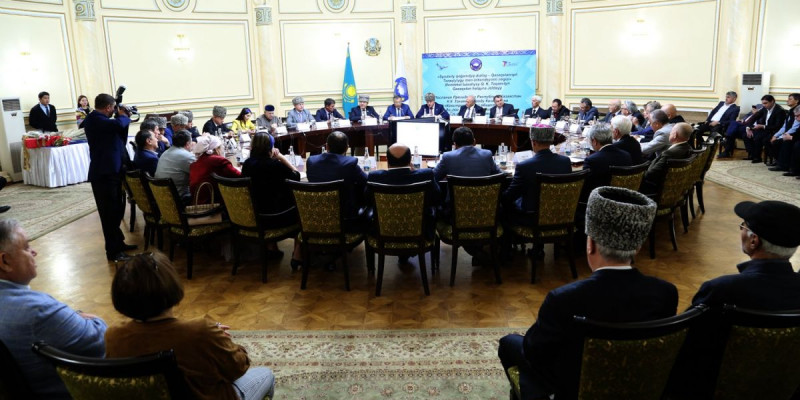 ЖАНСЕЙІТ ТҮЙМЕБАЕВ АССАМБЛЕЯ МҮШЕЛЕРІМЕН ЖОЛДАУДЫ ТАЛҚЫЛАДЫ