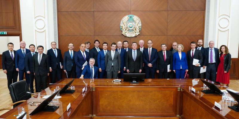 Үкімет басшысы ЕҚҚДБ Директорлар кеңесінің мүшелерімен кездесті