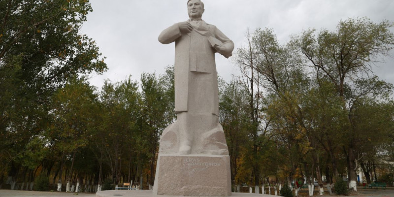 Сұлу сөзден сарай соққан