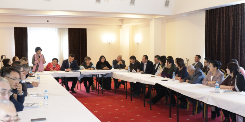 Балықтардың жаппай қырылуы: Атырауда Жайық өзенін зерттеу нәтижелері талқыланды