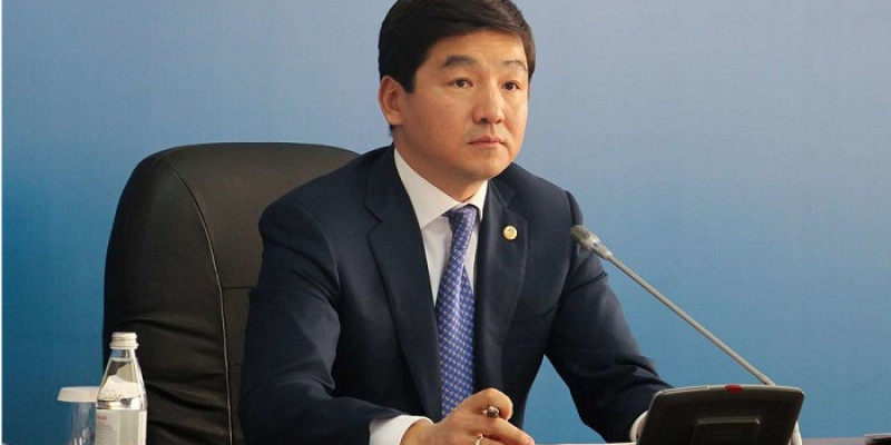 Бауыржан Байбек ұшақ апатынан көз жұмғандардың отбасына көңіл айтты