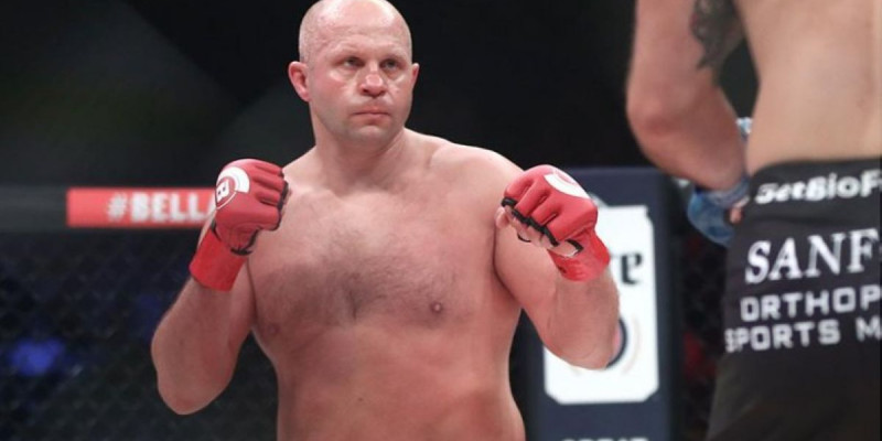 Емельяненко бұрынғы UFC чемпионын бірінші раундта нокаутқа түсірді