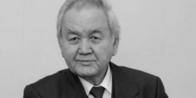 Президент Өмірзақ Айтбаевтың отбасына көңіл айтты
