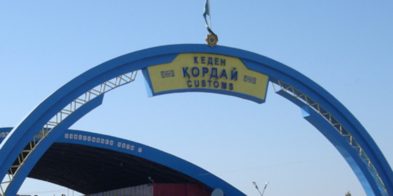 Қазақстан елшілігінің қызметкері шекарада ұсталды