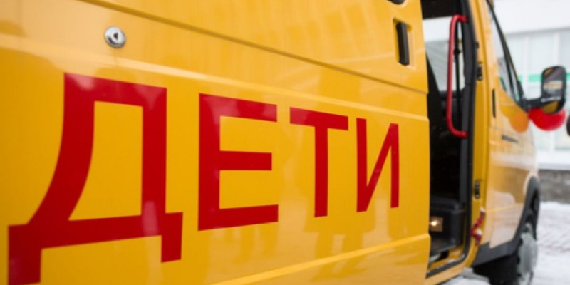Тәртіп сaқшылaр мектеп автобустарын тексеріп жатыр
