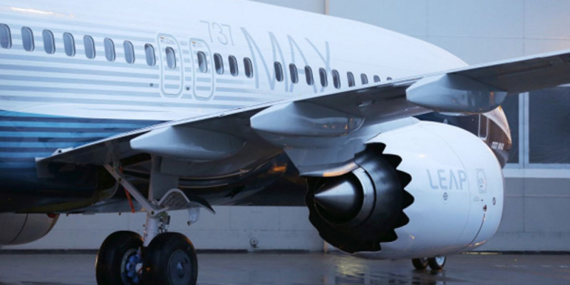 Тель-Авив әуежайында Boeing 737 ұшағының қозғалтқышы отқа оранды