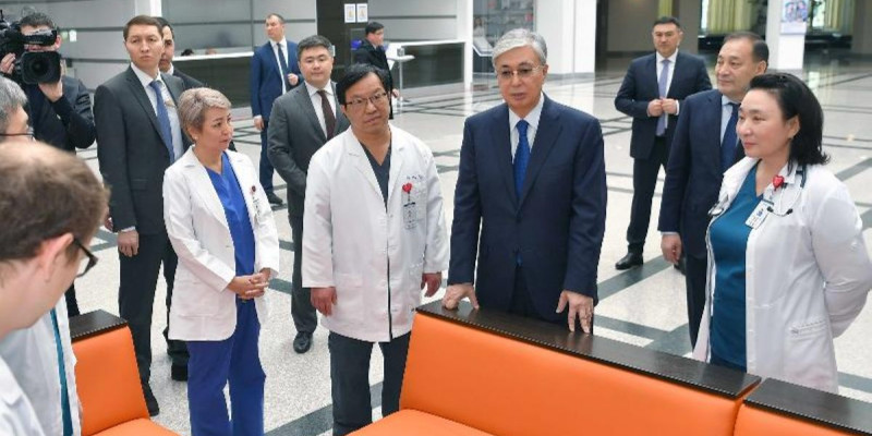 Мемлекет басшысы Ұлттық ғылыми кардиохирургия орталығының жұмысымен танысты