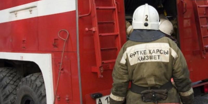 Семейдегі жатақхананың өртенуіне не себеп болған?