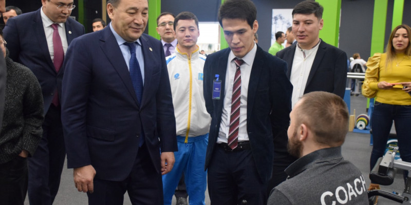 Вице-премьер Параолимпиадалық жаттығу орталығының қызметімен танысты