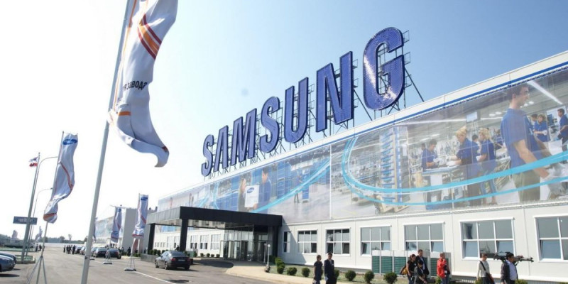 Қызметкерлерінің бірі коронавирус жұқтырғаны үшін Samsung өз зауытын жапты