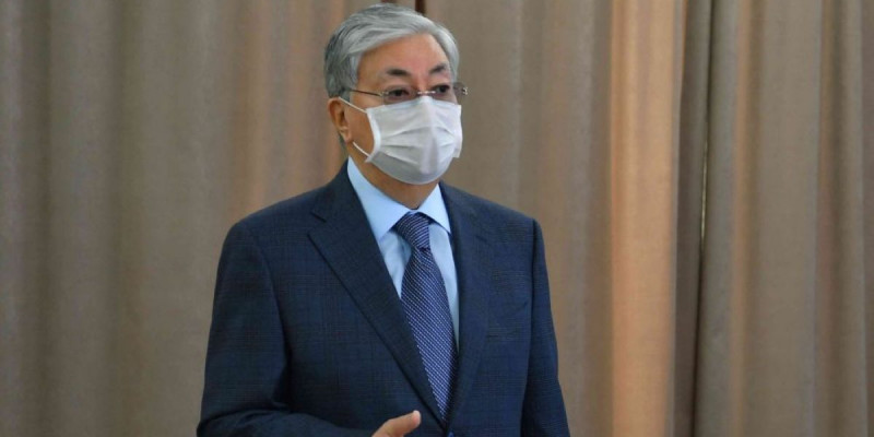 Президент коронавирустан көз жұмған әйелдің туыстарына көңіл айтты