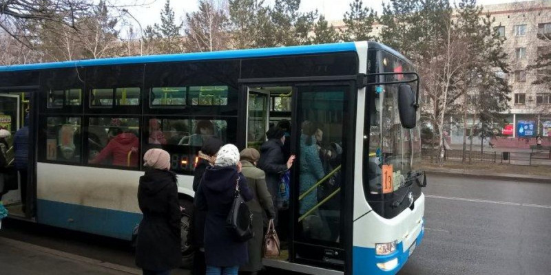 Павлодар әкімі қоғамдық көліктердегі берекесіздік үшін сөгіс алды