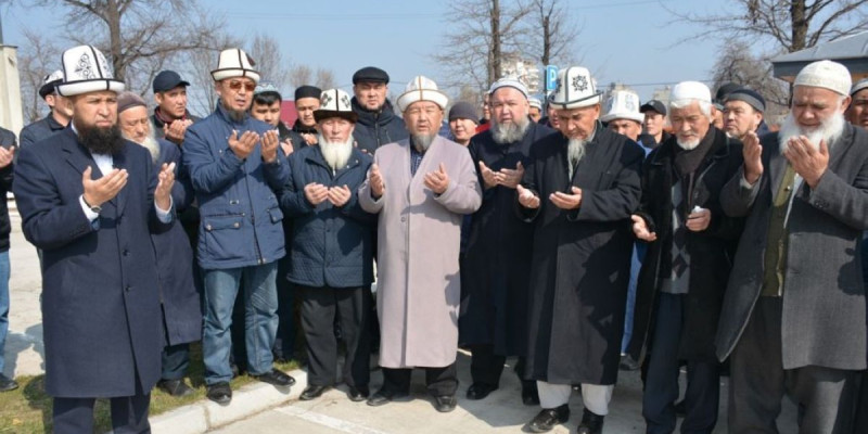 Қырғызстандық имамдар коронавирустың таралуын тоқтату үшін құрбандық шалды