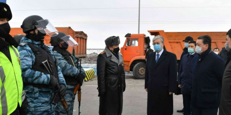 "Сақадай сай болған жөн": Президент елордадағы блок-бекеттің жұмысымен танысты