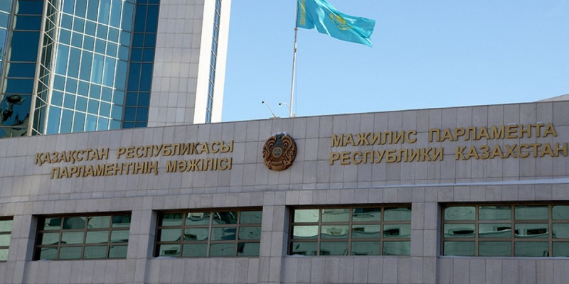 Төтенше жағдай: 65 жастан асқан депутаттар Мәжіліс отырысына қатыспайды