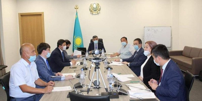 Карантин кезінде қызметкерлерімен моншаға барған аудан әкімі жазаланды (видео)