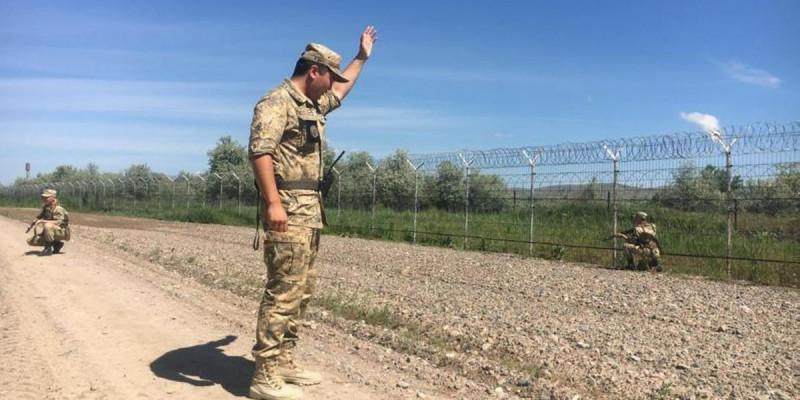 Қырғызстан елшісі көрсеткен көмегі үшін қазақ шекарашыларына алғыс айтты
