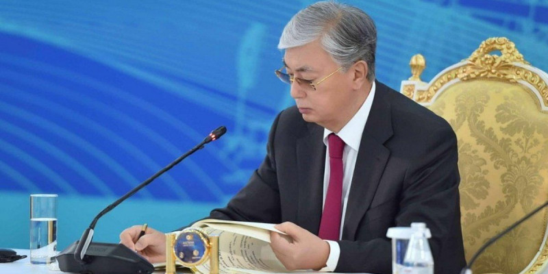 Президент Жарлығы: Нұрлан Ермекбаев пен Кәрім Мәсімовке жаңа әскери атақтар берілді