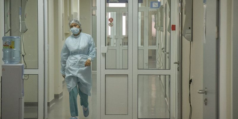 Елімізде қай санаттағылар коронавирусты жиі жұқтыратыны белгілі болды