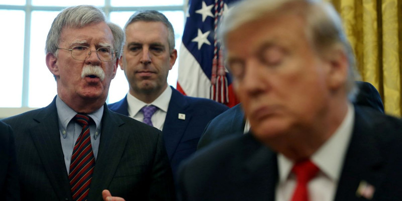 Бұрынғы кеңесшісі Трампты пандемия жайлы ескертулерді елемеді деп айыптады