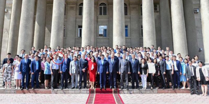 Үкімет басшысы маска тақпағаны үшін айыппұл төлейді
