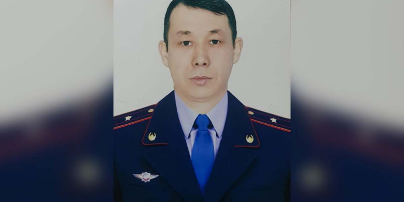 Президент педофилді ұстаған полицейді "Айбын" орденімен марапаттады