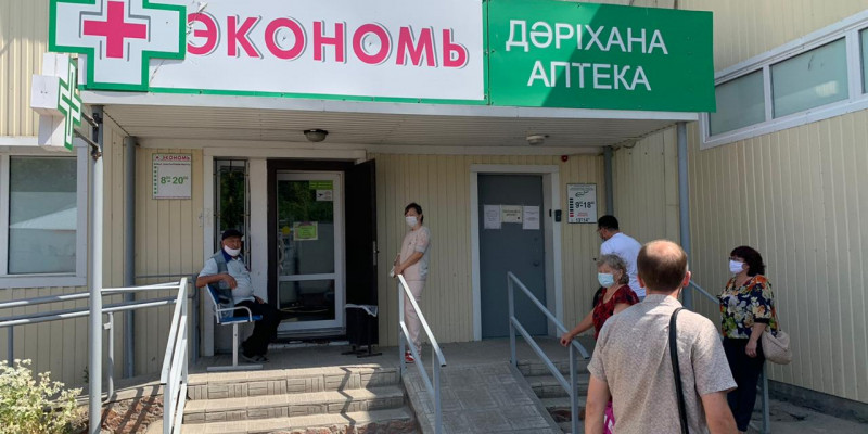 Семейде «Nur Otan» партиясының бақылау комиссиясы фармацевтикалық қоймаларды аралады