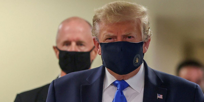 Трамп алғаш рет көпшілік алдына маска киіп шықты