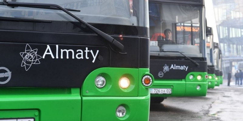 Алматыда қоғамдық көлік 20 пайызға қысқарды