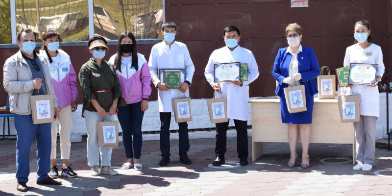 Жасотандықтар дәрігерлерге қуаныш сыйлады