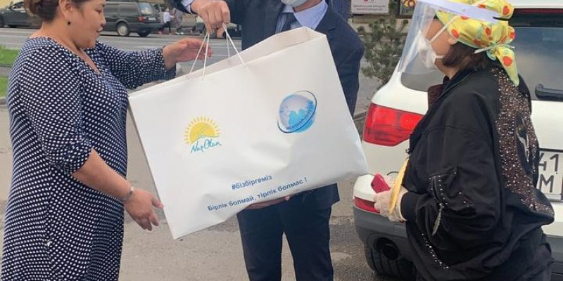Партиялықтар көмекке мұқтаж азаматтарға қол ұшын созды