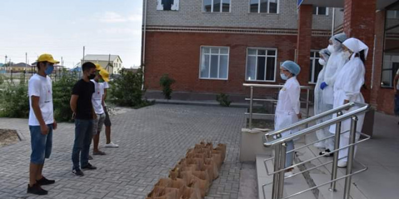 Жасотандықтар Махамбет ауданының дәрігерлеріне алғыс білдірді