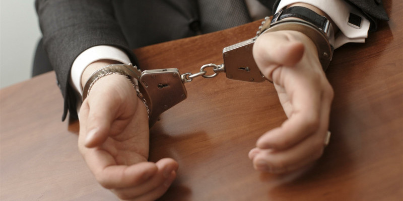 Жемқорлық: 12 лауазымды тұлға ұсталды