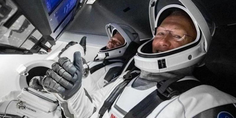 Илон Crew Dragon ғарышкерлері бүгін түнде жерге оралады